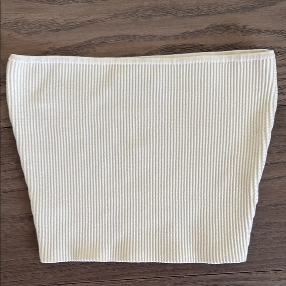 Babaton Ribbed Crop Top - Picture 2 of 4